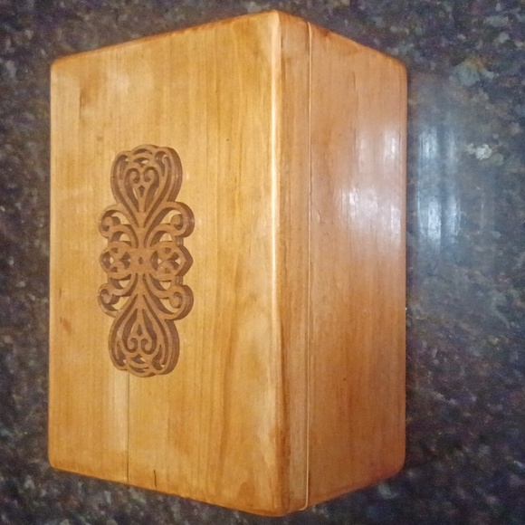 Homemade wooden trinket box - Picture 1 of 7